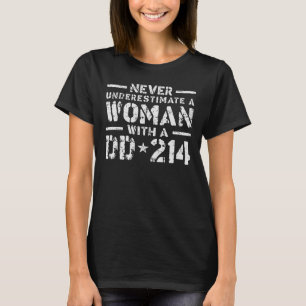 T-shirt Ne jamais sous-estimer une femme avec un DD214