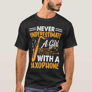 T-shirt Ne jamais sous-estimer une fille avec un saxophone