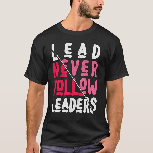T-shirt Ne jamais suivre les dirigeants audacieux et inspi (Devant)