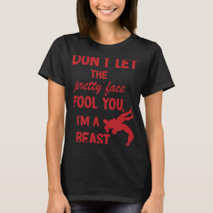 T-shirt ne laisse pas le joli visage ridiculiser le garçon