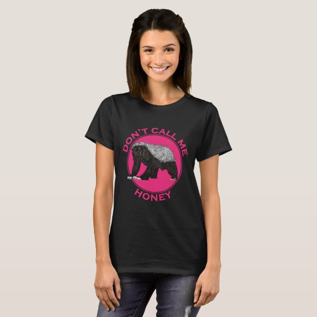 T-shirt Ne Pas M'Appeler Honey Rose Feminist Honey Badey A (Devant entier)