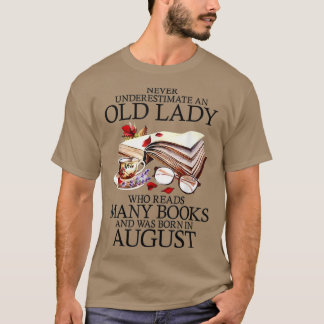 T-shirt Ne Sous-Estimez Jamais La Vieille Dame D'Août Qui 