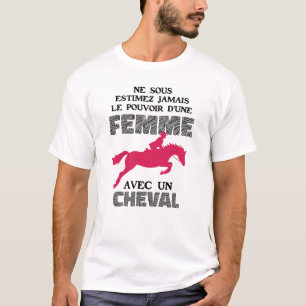 T-shirt Ne Sous Estimez Jamais Le Pouvoir D'Une Femme Avec