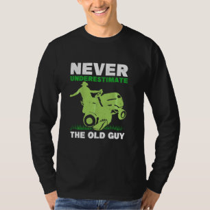 T-shirt Ne Sous-Estimez Jamais Le Vieux Gardener Grand-Pèr