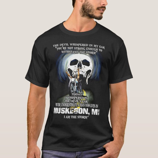 T-shirt Ne sous-estimez jamais l'homme MUSKEGON MI (Devant)