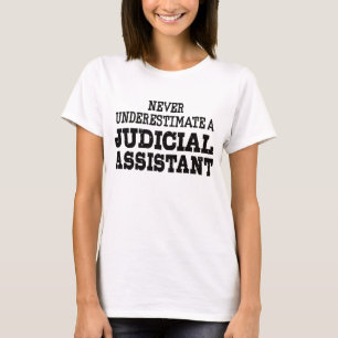 T-shirt Ne sous-estimez jamais un assistant judiciaire