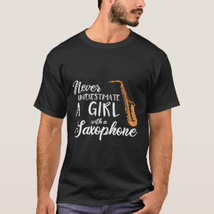 T-shirt Ne Sous-Estimez Jamais Un Avec Saxophone
