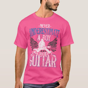 T-shirt Ne Sous-Estimez Jamais Un Garçon Avec Une Guitare
