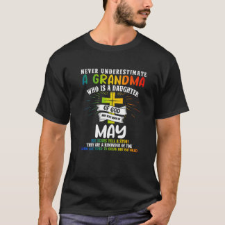 T-shirt Ne Sous-Estimez Jamais Un Grand-Mère Peut Être Une