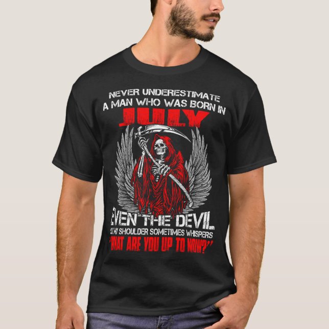 T-shirt Ne sous-estimez jamais un homme qui était en (Devant)