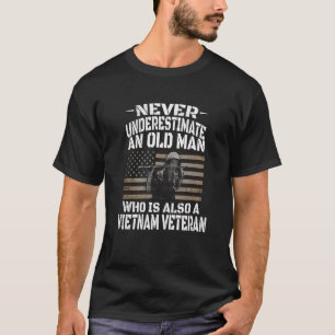T-shirt Ne sous-estimez jamais un vétéran T S du Vietnam