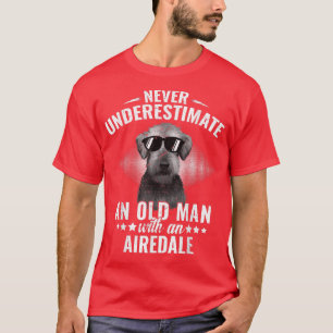 T-shirt Ne sous-estimez jamais un vieil homme avec Airedal