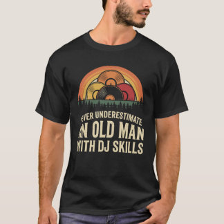 T-shirt Ne sous-estimez jamais un vieil homme avec des com