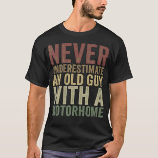 T-shirt Ne sous-estimez jamais un vieil homme avec un camp