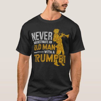 T-shirt Ne sous-estimez jamais un vieil homme avec un garç