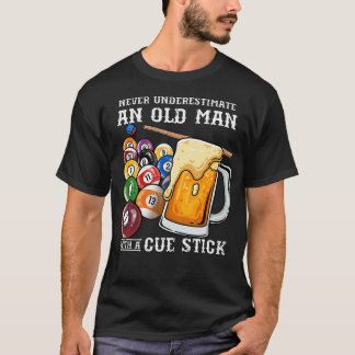 T-shirt Ne sous-estimez jamais un vieil homme avec une que