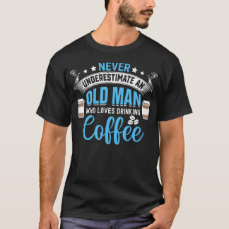 T-shirt Ne sous-estimez jamais un vieil homme qui aime boi
