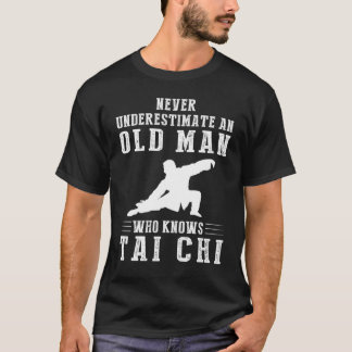 T-shirt Ne sous-estimez jamais un vieil homme qui connaît 