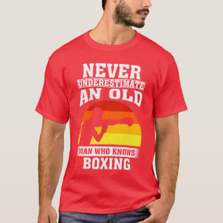 T-shirt Ne sous-estimez jamais un vieil homme qui connaît 