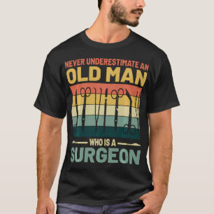 T-shirt Ne sous-estimez jamais un vieil homme qui est chir