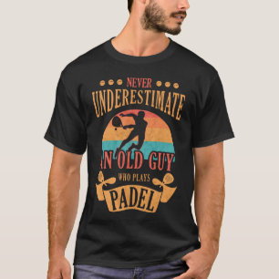 T-shirt Ne sous-estimez jamais un vieil homme qui joue à 