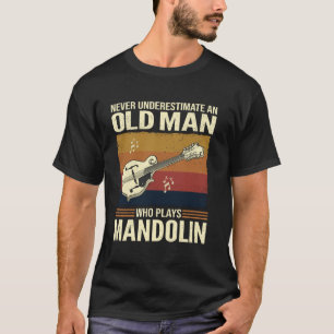 T-shirt Ne sous-estimez jamais un vieil homme qui joue de
