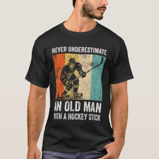 T-shirt Ne Sous-Estimez Jamais Un Vieux Homme Avec Un Bâto