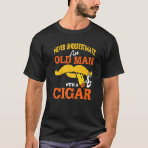 T-shirt Ne Sous-Estimez Jamais Un Vieux Homme Avec Un Cade