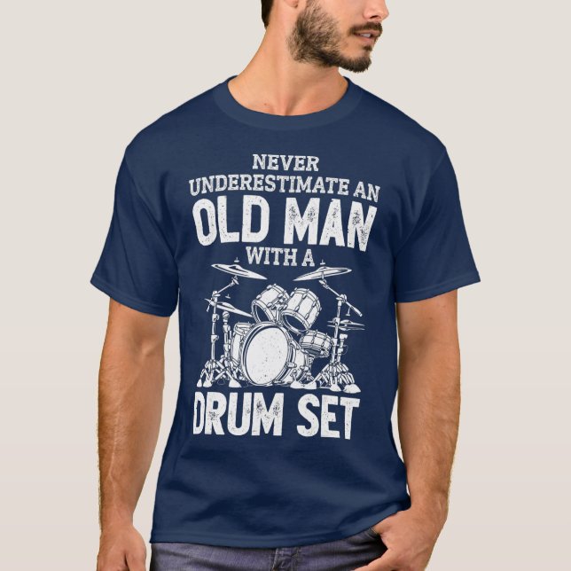 T-shirt Ne Sous-Estimez Jamais Un Vieux Homme Avec Un Ense (Devant)