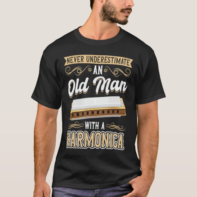 T-shirt Ne Sous-Estimez Jamais Un Vieux Homme Avec Une Har (Devant)