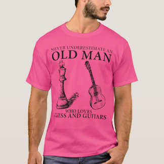 T-shirt Ne Sous-Estimez Jamais Un Vieux Homme Qui Aime Les