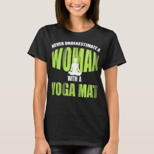 T-shirt Ne Sous-Estimez Jamais Une Femme Avec Un Mat De Yo
