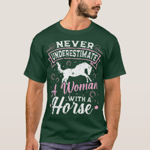 T-shirt Ne Sous-Estimez Jamais Une Femme Cheval Équitation