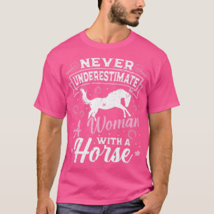T-shirt Ne Sous-Estimez Jamais Une Femme Cheval Équitation