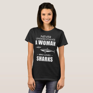 T-shirt ne sous-estimez jamais une femme qui aime des
