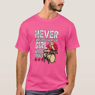 T-shirt Ne Sous-Estimez Jamais Une Fille Avec Tambour