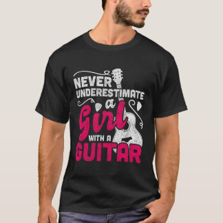 T-shirt Ne Sous-Estimez Jamais Une Fille Avec Une Guitare