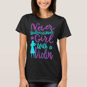 T-shirt Ne sous-estimez jamais une fille avec une pointe d