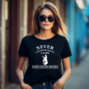 T-shirt ne sous-estimez jamais une fille qui aime les livr