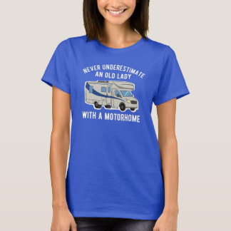 T-shirt Ne sous-estimez jamais une vieille dame avec une m
