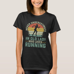 T-shirt Ne Sous-Estimez Jamais Une Vieille Dame Qui Aime C