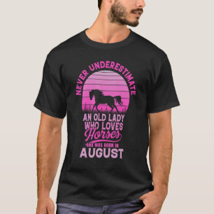 T-shirt Ne sous-estimez jamais une vieille dame qui aime l