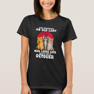 T-shirt Ne Sous-Estimez Jamais Une Vieille Dame Qui Aime L