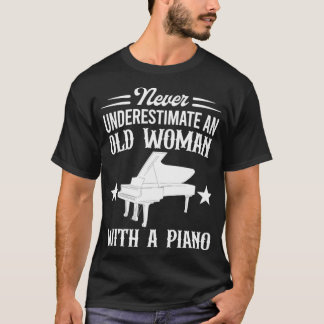 T-shirt Ne Sous-Estimez Jamais Une Vieille Femme Avec Un A