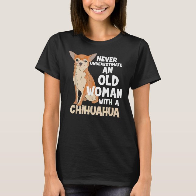 T-shirt Ne Sous-Estimez Jamais Une Vieille Femme Avec Un C (Devant)
