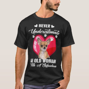 T-shirt Ne Sous-Estimez Jamais Une Vieille Femme Avec Un C