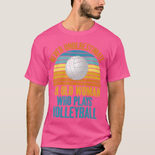 T-shirt Ne Sous-Estimez Jamais Une Vieille Femme Qui Joue 
