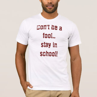 T-shirt Ne soyez pas un imbécile. .stay à l'école !
