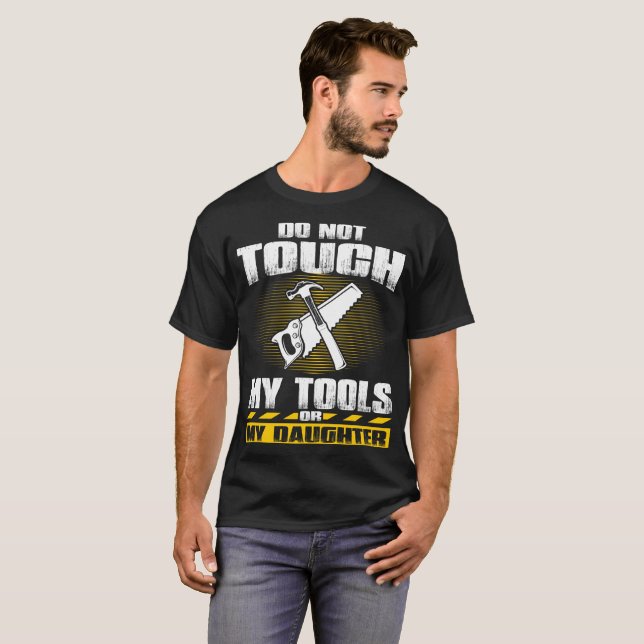 T-shirt Ne touchez pas mes outils et charpentier de fille (Devant entier)