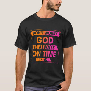 T-shirt Ne vous inquiétez pas Dieu est toujours à l'heure 